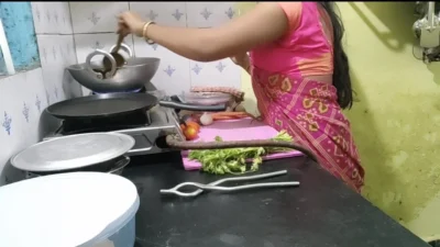 Ghar me kam karane wali maid ko malik ne choda